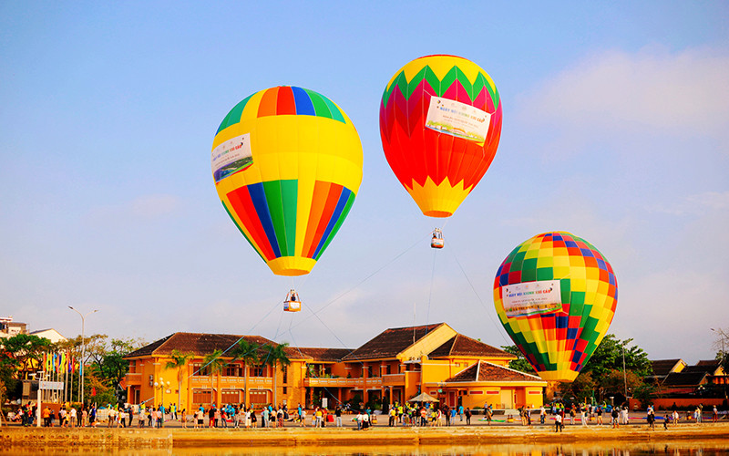 Ngày hội khinh khí cầu bên sông Hoài, hoạt động nổi bật hưởng ứng lễ khai mạc năm Du lịch quốc gia-Quảng Nam 2022. Ảnh: VGP