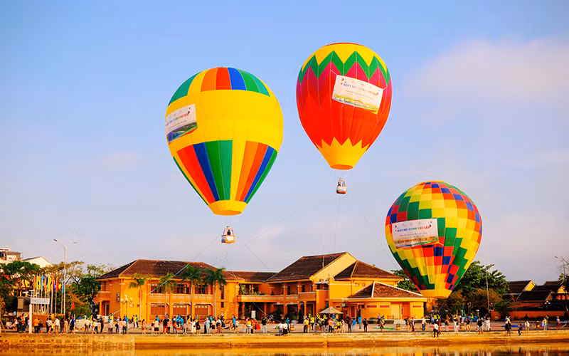 Ngày hội khinh khí cầu bên sông Hoài, hoạt động nổi bật hưởng ứng lễ khai mạc năm Du lịch quốc gia-Quảng Nam 2022. Ảnh: VGP