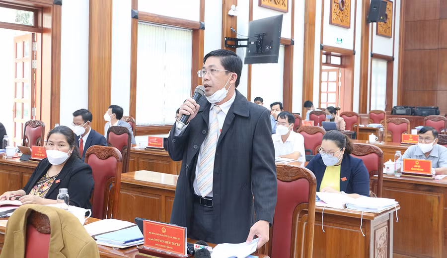 Đại biểu Nguyễn Hữu Tuyến tham gia thảo luận tại kỳ họp. Ảnh: Quang Tấn