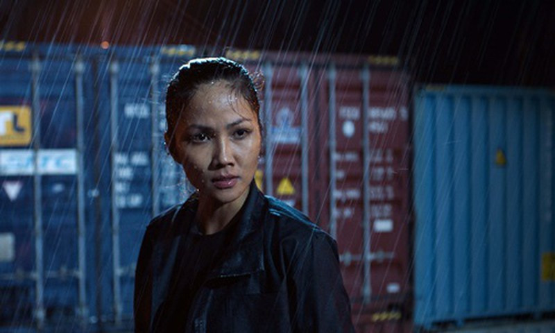 H'Hen Niê ám ảnh khi phải diễn xuất, đánh đấm giữa thời tiết lạnh giá. Ảnh: ĐPCC