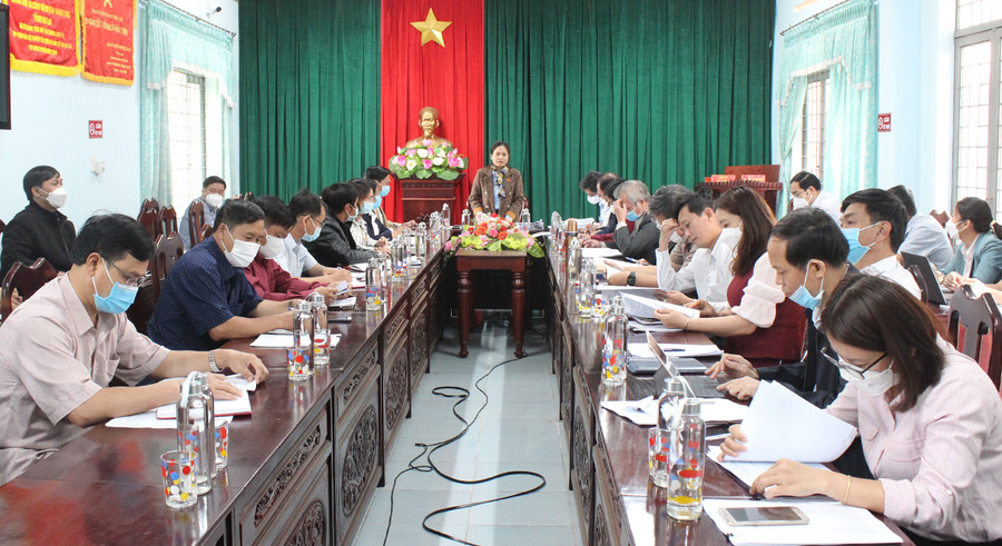 Quang cảnh buổi giám sát tại UBND huyện Mang Yang. Ảnh: Nguyễn Diệp