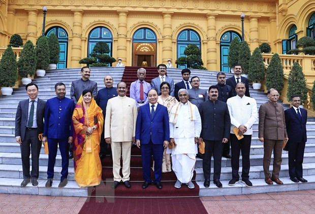 Chủ tịch nước Nguyễn Xuân Phúc và Chủ tịch Hạ viện Cộng hòa Ấn Độ Om Birla sau buổi tiếp. (Ảnh: Thống Nhất/TTXVN) Chủ tịch nước Nguyễn Xuân Phúc và Chủ tịch Hạ viện Cộng hòa Ấn Độ Om Birla sau buổi tiếp. (Ảnh: Thống Nhất/TTXVN)