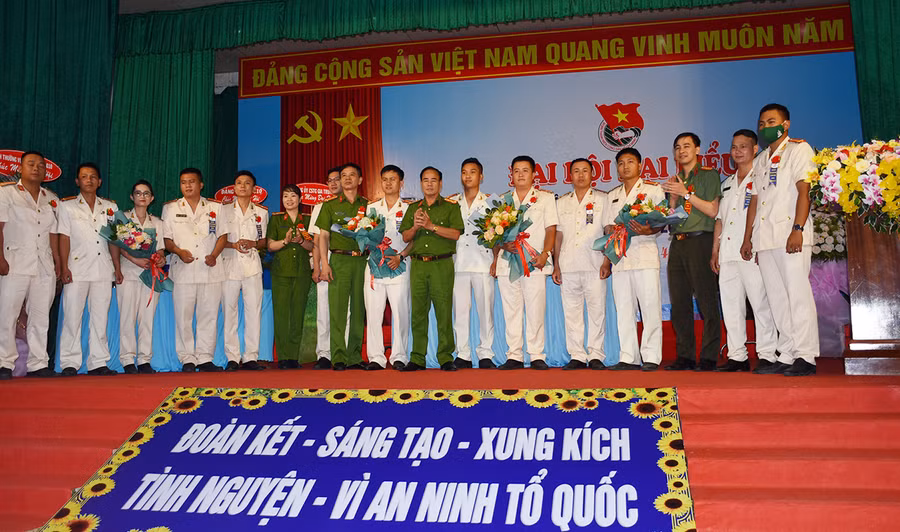  Ban Chấp hành mới ra mắt tại Đại hội. Ảnh: Hà Phương