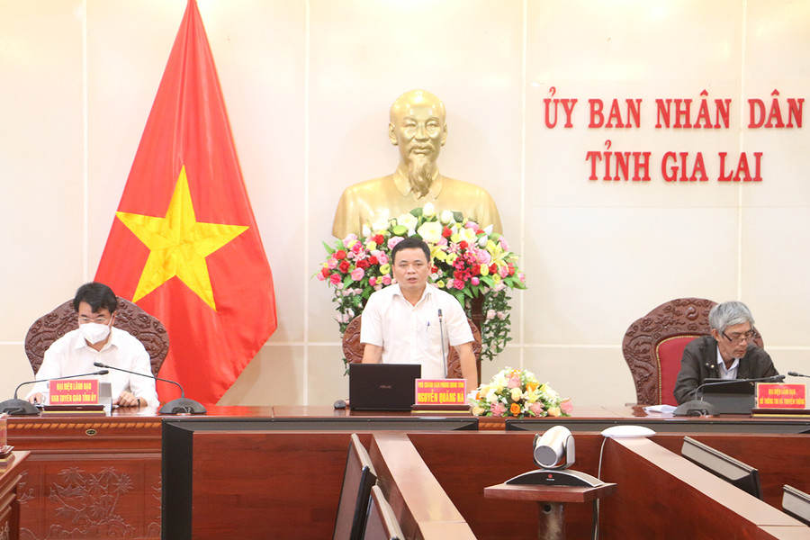  Đại diện lãnh đạo Văn phòng UBND tỉnh, Ban Tuyên giáo Tỉnh ủy, Sở Thông tin và Truyền thông chủ trị buổi họp báo. Ảnh: Quang Tấn