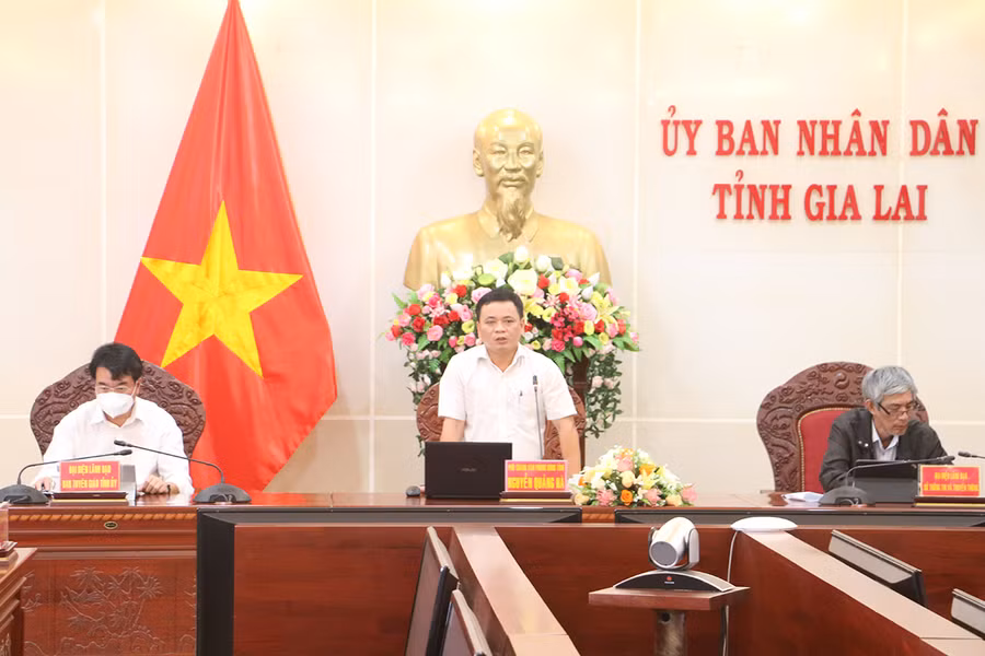  Đại diện lãnh đạo Văn phòng UBND tỉnh, Ban Tuyên giáo Tỉnh ủy, Sở Thông tin và Truyền thông chủ trị buổi họp báo. Ảnh: Quang Tấn
