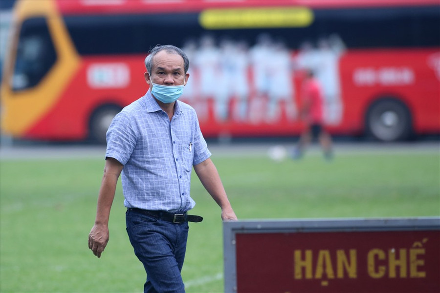 Buổi tập chiều 15.4 của Hoàng Anh Gia Lai diễn ra dưới sự giám sát nghiêm ngặt của ban tổ chức giải. Khác với những buổi tập trước đó thì hôm nay, cổ động viên không được xuất hiện ở sân để theo dõi buổi tập. Buổi tập chiều 15.4 của Hoàng Anh Gia Lai diễn ra dưới sự giám sát nghiêm ngặt của ban tổ chức giải. Khác với những buổi tập trước đó thì hôm nay, cổ động viên không được xuất hiện ở sân để theo dõi buổi tập.