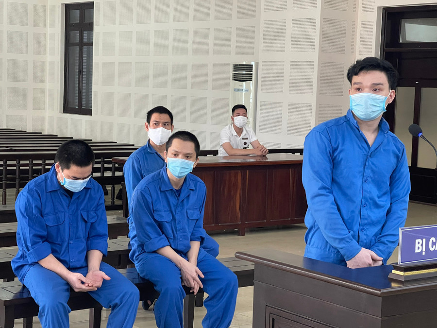 Các bị cáo trước tòa. Ảnh: Nguyễn Tú Các bị cáo trước tòa. Ảnh: Nguyễn Tú