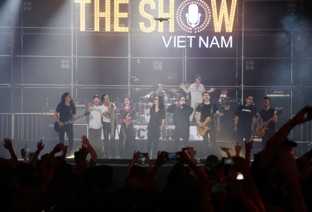 Live concert khép lại với ca khúc chủ đề 