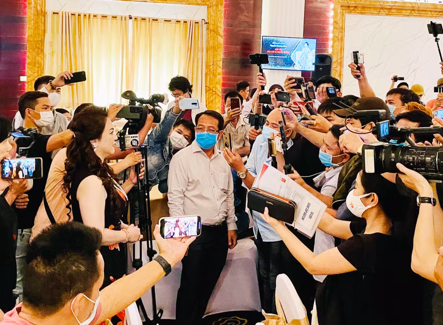 Bà Nguyễn Phương Hằng trong một lần gặp gỡ các YouTuber. Ảnh: Đỗ Trường