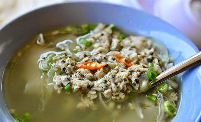 Công đoạn làm sạch don cũng nhiều vất vả.