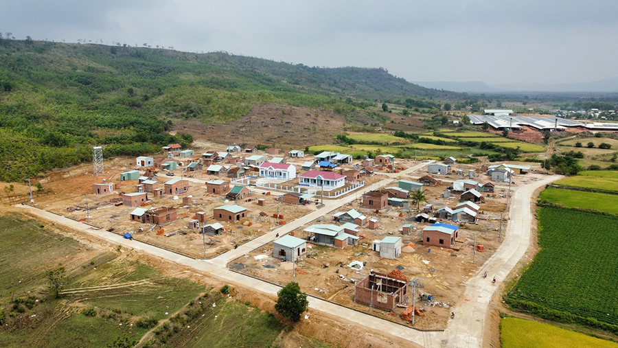 Khu tái định cư làng Drôk (xã Chư A Thai, huyện Phú Thiện) nhìn từ trên cao. Ảnh: Nguyễn Tú Khu tái định cư làng Drôk (xã Chư A Thai, huyện Phú Thiện) nhìn từ trên cao. Ảnh: Nguyễn Tú