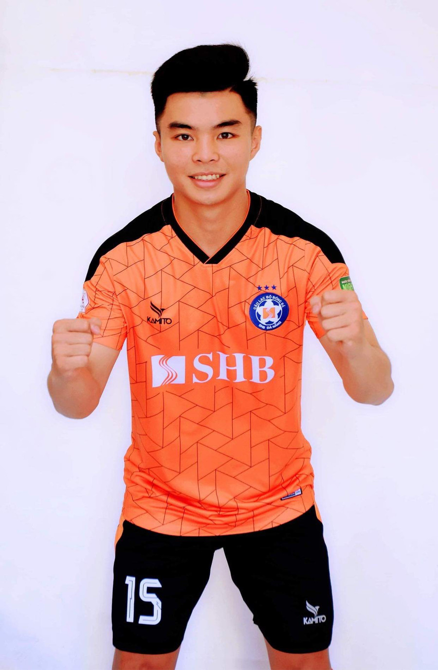 Văn Hữu đã được đôn lên đội 1 của Câu lạc bộ SHB Đà Nẵng (ảnh nhân vật cung cấp).