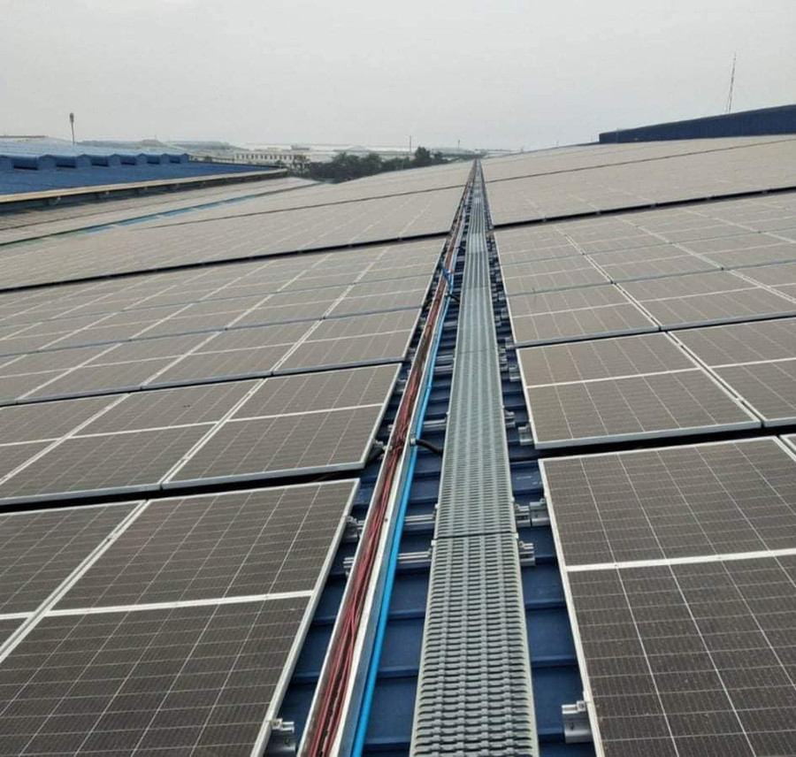 Hiện mặt hàng pin năng lượng mặt trời của Trung Quốc đang bị Mỹ áp thuế chống bán phá giá từ 15,85% đến 238,95% và thuế chống trợ cấp từ 11,97% đến 15,24%. Ảnh: H.H