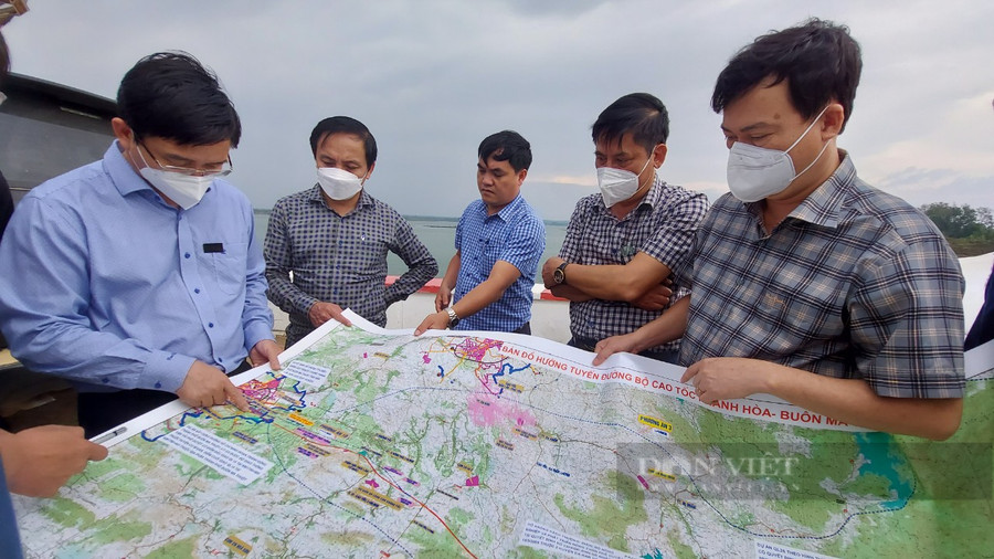 Ban chỉ đạo 321 đã đi khảo sát, kiểm tra thực tế tại các địa phương có dự án đường bộ cao tốc Khánh Hòa – Buôn Ma Thuột đi qua. Ảnh: H.T