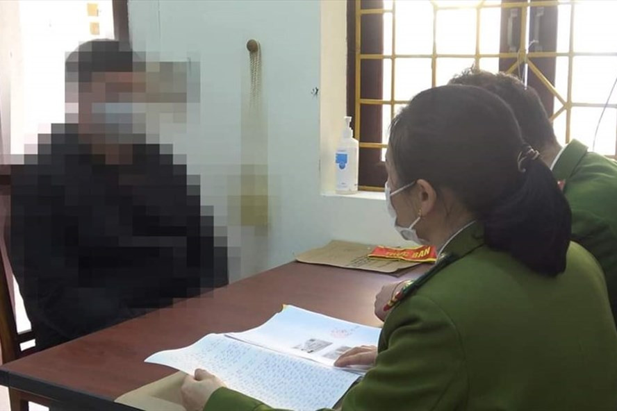 Tại cơ quan chức năng các đối tượng đã thừa nhận hành vi đã thực hiện trong vụ án mại dâm kể trên. Ảnh: CACB.