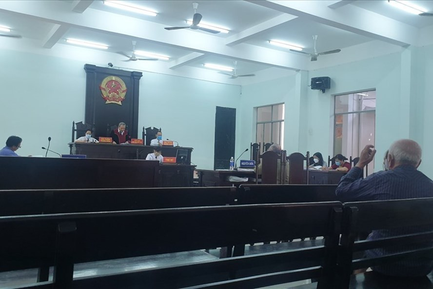 TAND tỉnh Khánh Hòa vừa hoãn phiên tòa xử vụ công dân kiện Chủ tịch tỉnh.