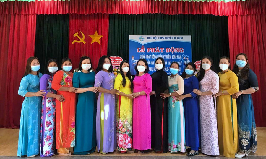Các cấp hội LHNP trong tỉnh phát động tuần lễ áo dài từ ngày 1 đến 11-3. Ảnh: Minh Châu