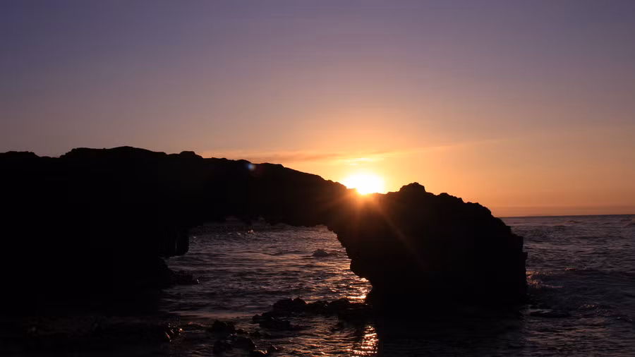 Cổng Tò Vò vào khoảnh khắc hoàng hôn