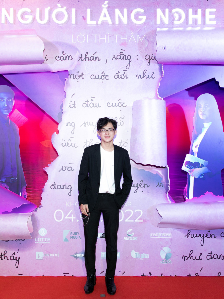 Diễn viên trẻ Thịnh Vinh vào vai bác sĩ Tường Minh lúc nhỏ. Đây là vai diễn đánh dấu sự trở lại màn ảnh rộng của anh sau thành công của Tôi thấy hoa vàng trên cỏ xanh. Ảnh: ĐPCC