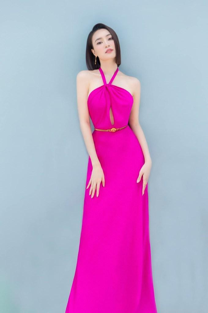 Được biết, sự thay đổi này nhằm phục vụ cho vai diễn mới. Nữ diễn viên nhận được nhiều lời khen vì ngoại hình trẻ trung, năng động hơn.