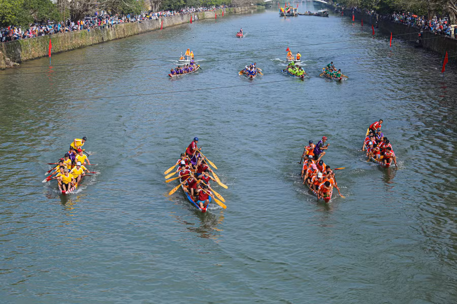  Đường đua là đoạn sông Đông Ba nối với sông Hương, dưới chân cầu Gia Hội, TP.Huế. Ảnh: Lê Hoài Nhân