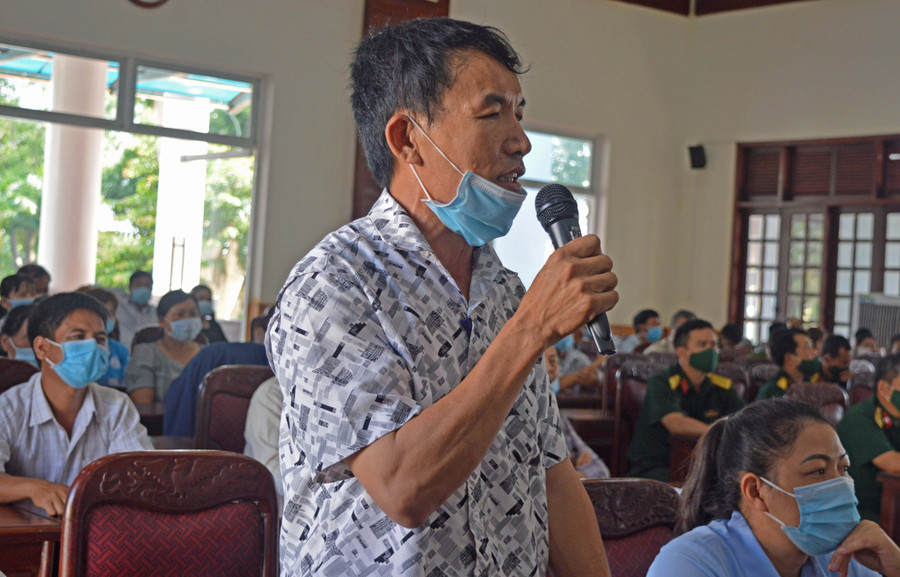 Người dân đã mạnh dạn tham gia ý kiến tại các hội nghị tiếp xúc cử tri. Ảnh: Anh Huy