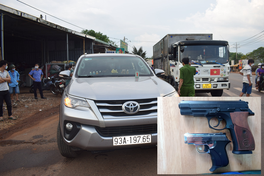 Hiện trường vụ việc cùng 2 khẩu súng công an thu giữ. Ảnh Công an Bình Phước