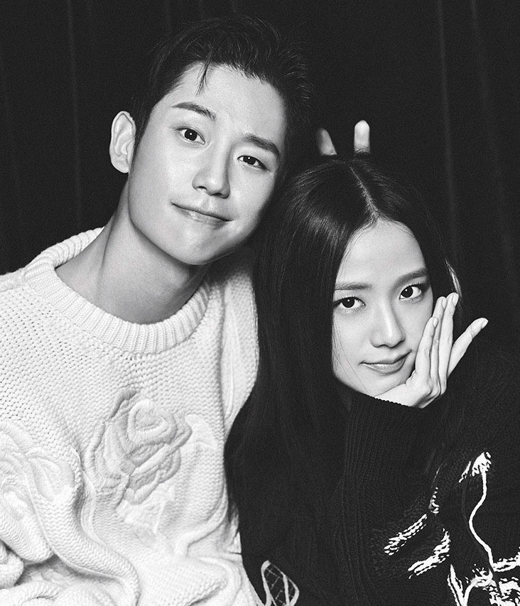 Jisoo nhận được nhiều lời khen ngợi khi có sự kết hợp ăn ý với bạn diễn Jung Hae In trong bộ phim 