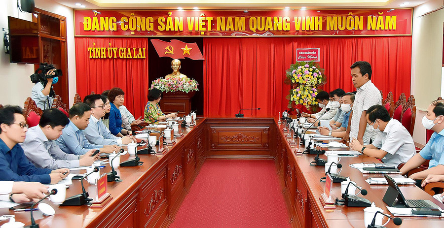 Quang cảnh buổi làm việc giữa Đoàn công tác và Tỉnh ủy Gia Lai. Ảnh: Đức Thụy Quang cảnh buổi làm việc giữa Đoàn công tác và Tỉnh ủy Gia Lai.