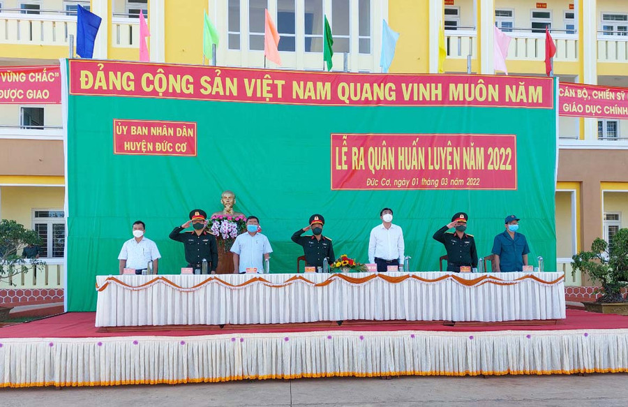 Các đại biểu tham dự buổi ra quân huấn luyện. Ảnh: Vĩnh Hoàng