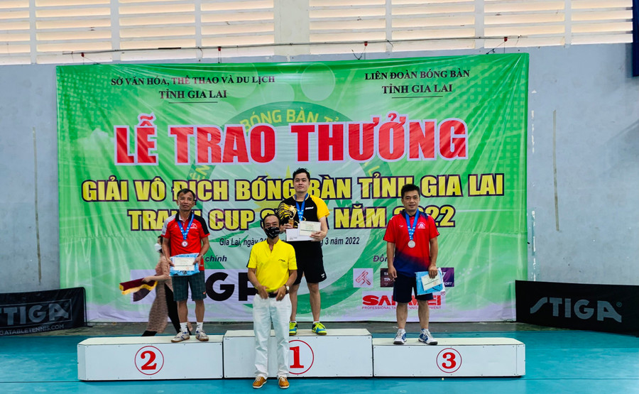 Các tay vợt đã có nhiều giải đấu để cọ sát nhằm nâng cao trình độ chuyên môn. Ảnh: Văn Ngọc