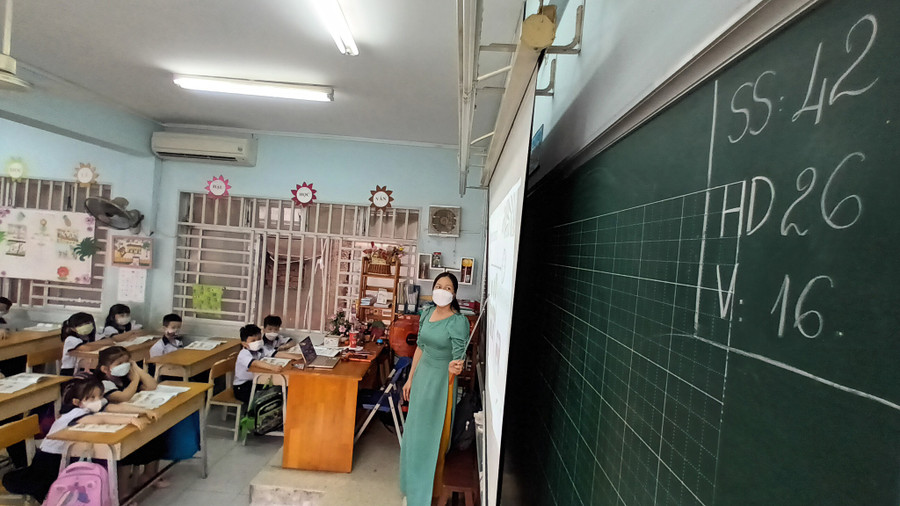  Nhiều lớp học sĩ số giảm do học sinh vắng mặt thuộc diện F0, F1. Ảnh: Đào Ngọc Thạch