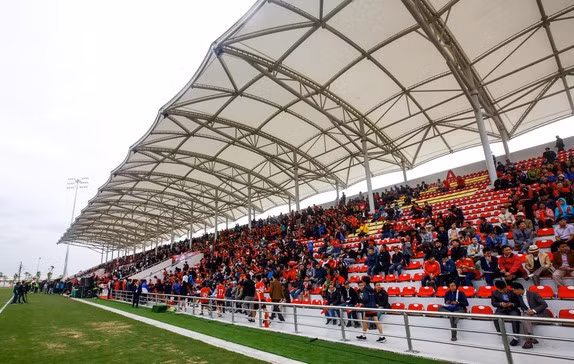 Sân PVF có khán giả sẽ tạo nên bầu không khí sôi động. Ảnh: PVF