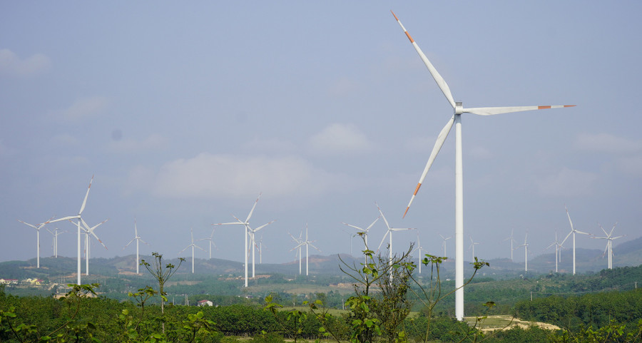 Cánh đồng điện gió ở Hướng Linh (Quảng Trị). Ảnh: Nguyễn Phúc