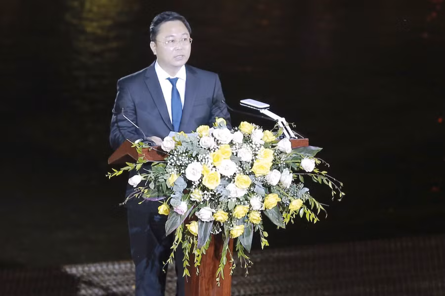 Ông Lê Trí Thanh, Chủ tịch UBND tỉnh Quảng Nam, phát biểu tại lễ khai mạc. Ảnh: Mạnh Cường