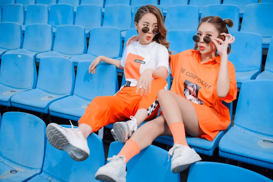 Không chỉ là một nữ diễn viên quen thuộc, Hồng Anh còn là một nhà sản xuất phim. Cô luôn gây thu hút khi liên tục tạo ra các phong cách thời trang đơn giản nhưng hấp dẫn.