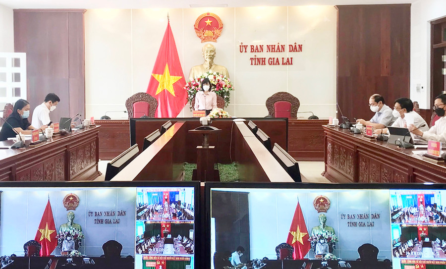 Quang cảnh cuộc họp trực tuyến tại điểm cầu UBND tỉnh sáng 16-3. Ảnh: Như Nguyện  Quang cảnh cuộc họp trực tuyến tại điểm cầu UBND tỉnh sáng 16-3. Ảnh: Như Nguyện