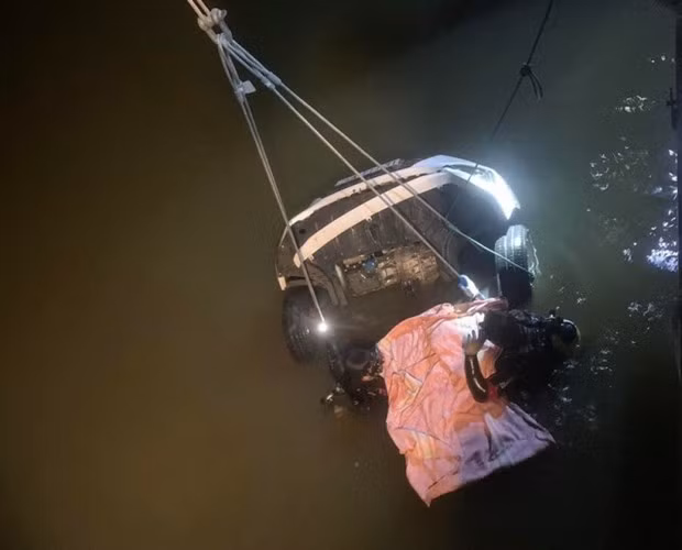 Chiếc xe ôtô găp nạn. Nguồn: Cảnh sát phòng cháy chữa cháy và cứu nạn cứu hộ