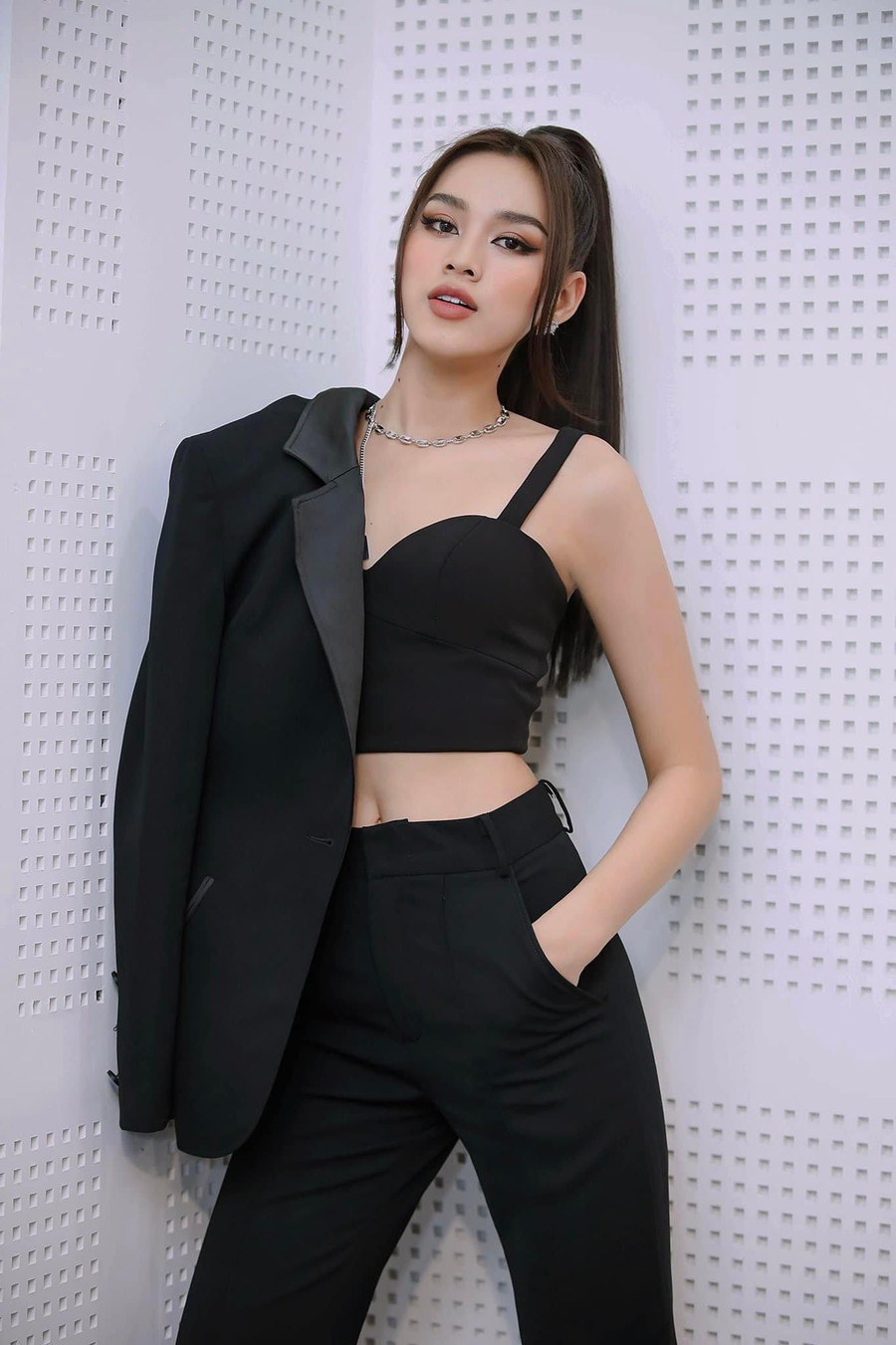 Người hâm mộ đang đặt kỳ vọng lớn Hoa hậu Việt Nam 2020 sẽ tỏa sáng trong đêm chung kết sắp tới. Ảnh: NVCC