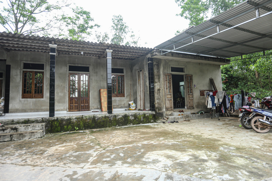 Ngôi nhà cấp 4 của gia đình em N. ở thôn Long Khê, P.Hương Vân, TX.Hương Trà. Ảnh: Lê Hoài Nhân