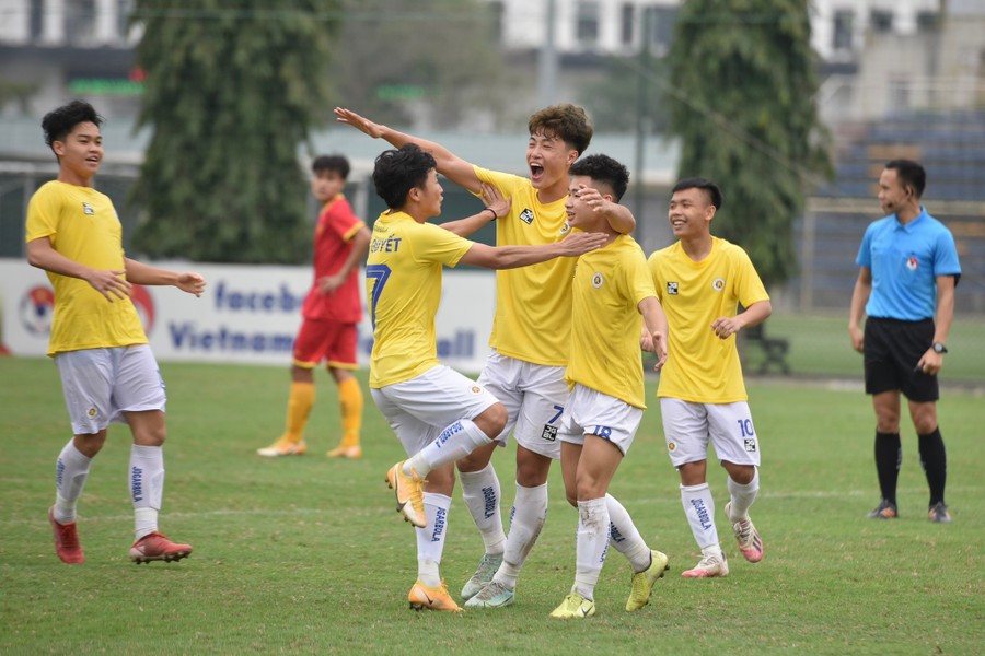 Niềm vui chiến thắng của Hà Nội. Ảnh: Minh Hiếu