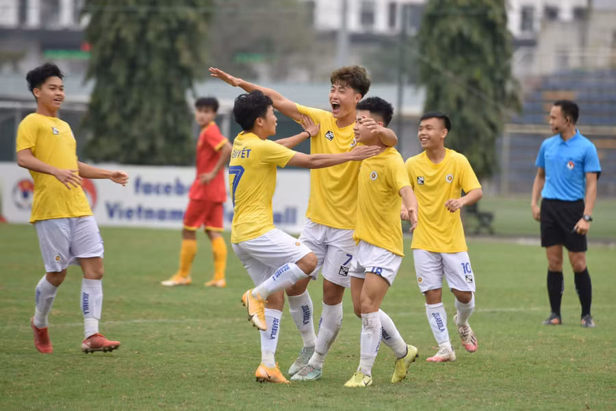 Niềm vui chiến thắng của Hà Nội. Ảnh: Minh Hiếu