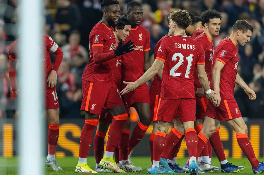 Minamino (giữa) lập công cho Liverpool. Ảnh: AFP