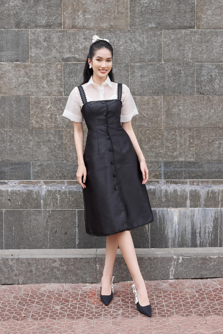 Á hậu Phương Anh xinh đẹp, thanh lịch trong bộ váy tông màu đen - trắng kinh điển.