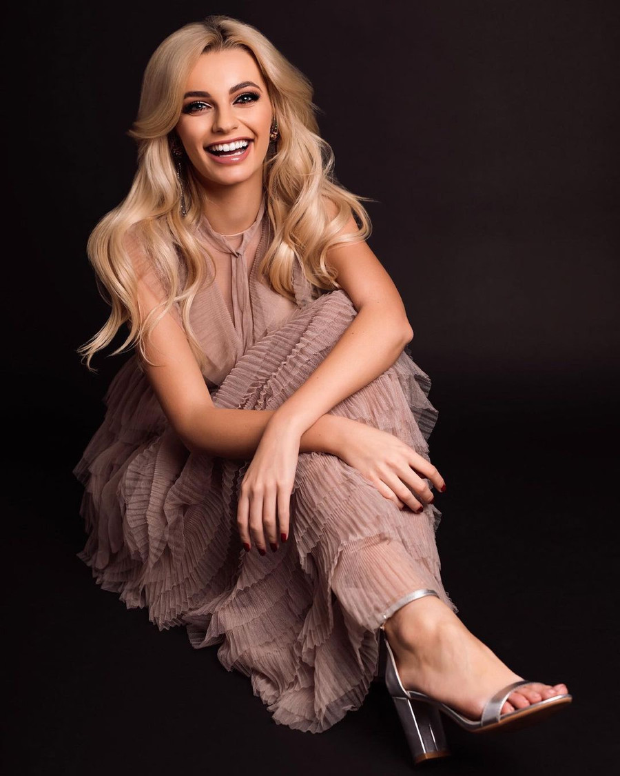 Tại Miss World 2021, Karolina Bielawska gây ấn tượng với dự án nhân ái hỗ trợ người vô gia cư. Nữ hoàng sắc đẹp cùng đội ngũ của mình cung cấp bữa ăn miễn phí, thực phẩm thiết yếu, đồ dùng y tế, tư vấn luật, hỗ trợ y tế chuyên nghiệp… đồng thời giúp họ có cơ hội tiêm vắc xin phòng Covid-19. Ảnh: Instagram NV