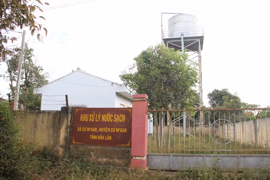 Công trình cấp nước sạch gần 12 tỉ đồng tại xã Cư M’gar đắp chiếu triền miên. Ảnh: Hoàng Bình
