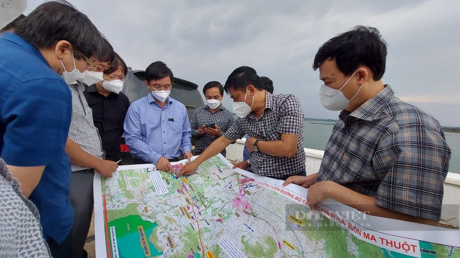 Ban chỉ đạo 321 đã đi khảo sát, kiểm tra thực tế tại các địa phương có dự án đường bộ cao tốc Khánh Hòa – Buôn Ma Thuột đi qua. Ảnh: N.G