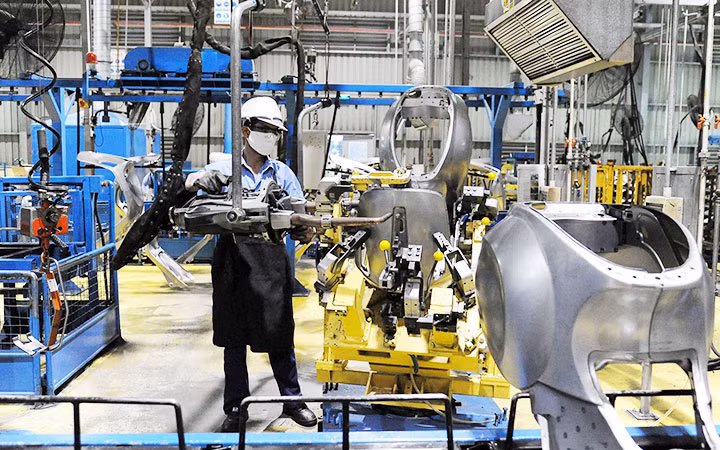 Sản xuất và lắp ráp xe máy tại Công ty TNHH Piaggio Việt Nam (Khu công nghiệp Bình Xuyên, tỉnh Vĩnh Phúc). (Ảnh: Lâm Thanh)