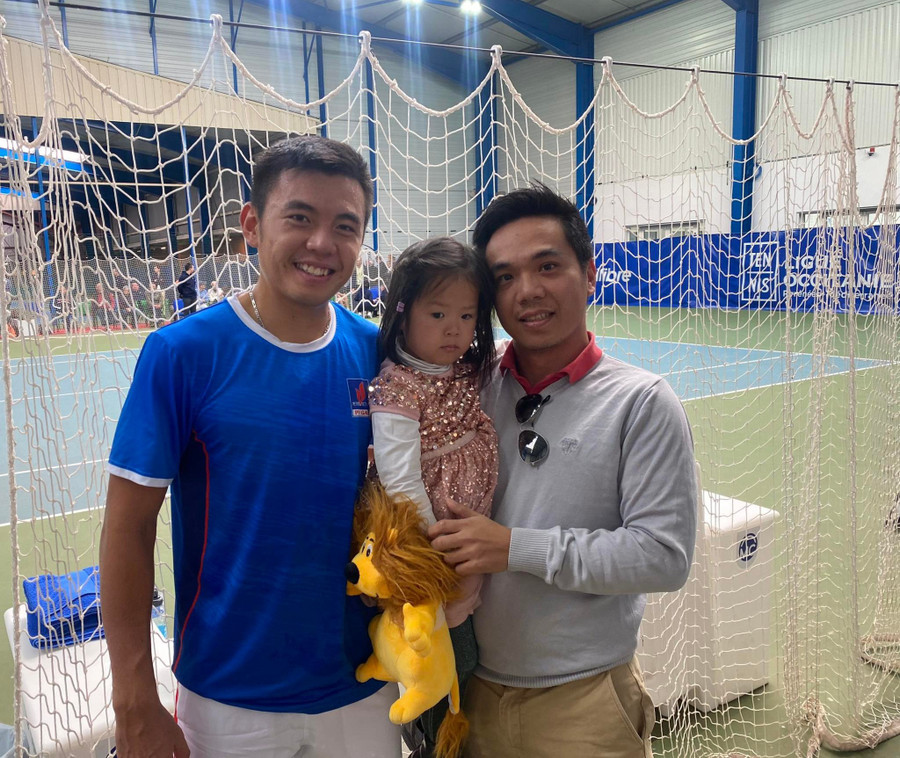  Người hâm mộ Việt Nam tại Pháp đến cổ vũ cho Lý Hoàng Nam. Ảnh: FARUK