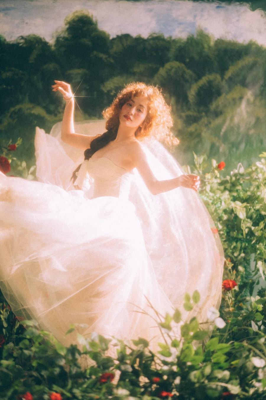 Về chuyện tình cảm, Khánh Thi từng trải qua nhiều mối tình lâu năm với vũ công Chí Anh, đạo diễn Nguyễn Quang Dũng… nhưng không 